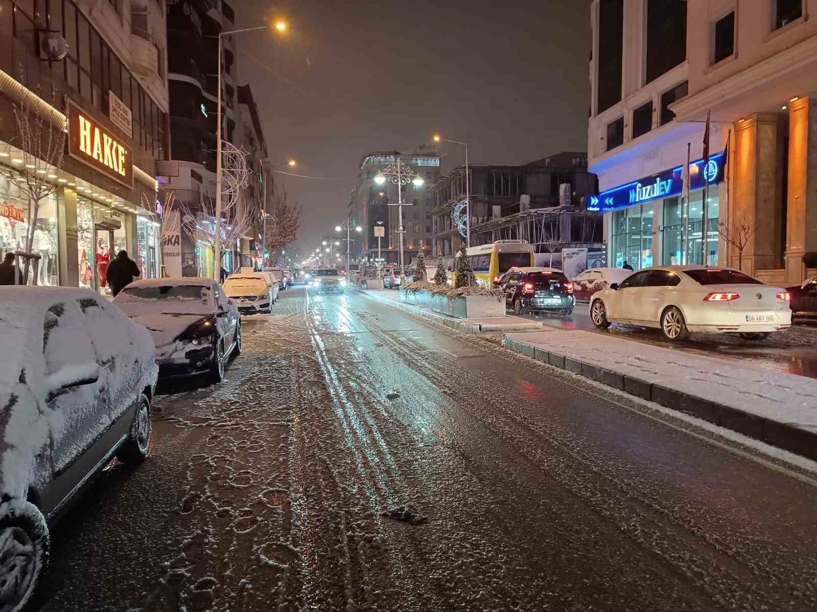 Van’da kar yağışı