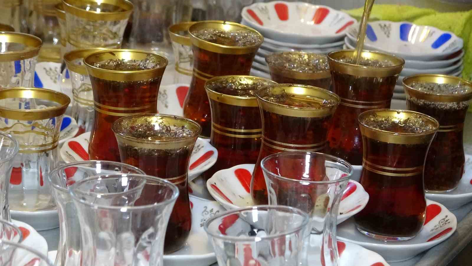 Van’da 81 yıllık çay evi nostaljiyi yaşatıyor