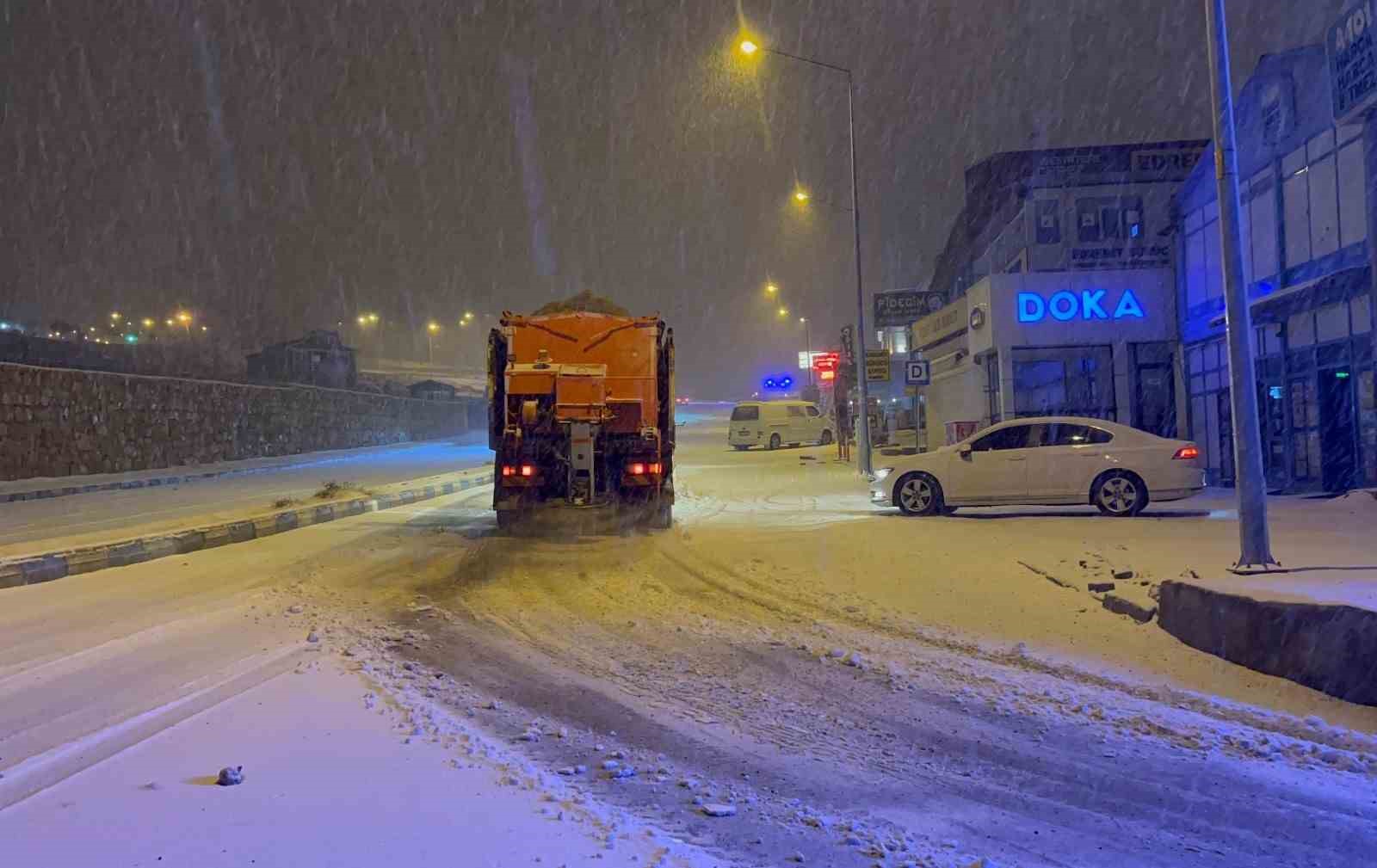 Van’da karla mücadele çalışması