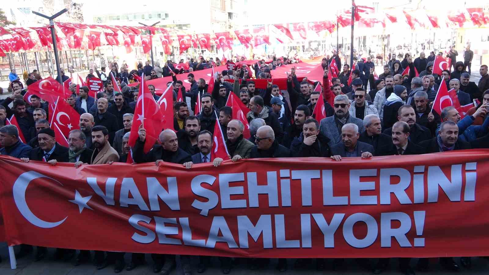 Van’da ’şehitleri anma ve teröre lanet’ yürüyüşü yapıldı