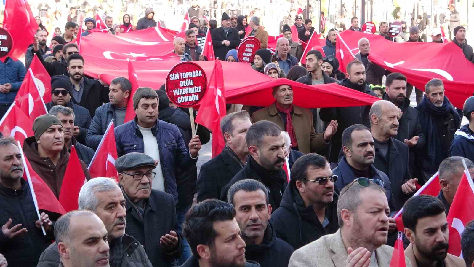 Van’da ’şehitleri anma ve teröre lanet’ yürüyüşü yapıldı