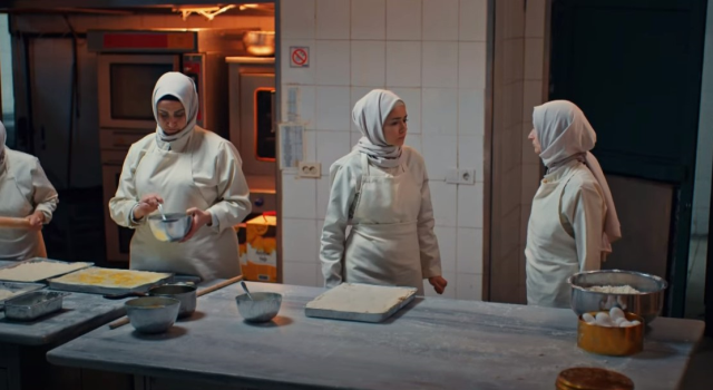 RTÜK'ün Kızıl Goncalar'a verdiği cezanın gerekçesi belli oldu! Börek sahnesi başlarını yakmış