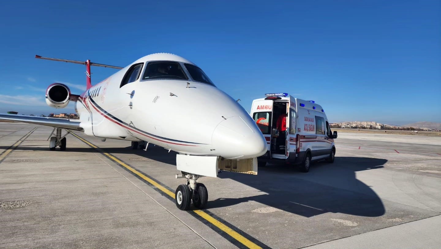 Kalp rahatsızlığı olan yenidoğan bebek için uçak ambulans havalandı