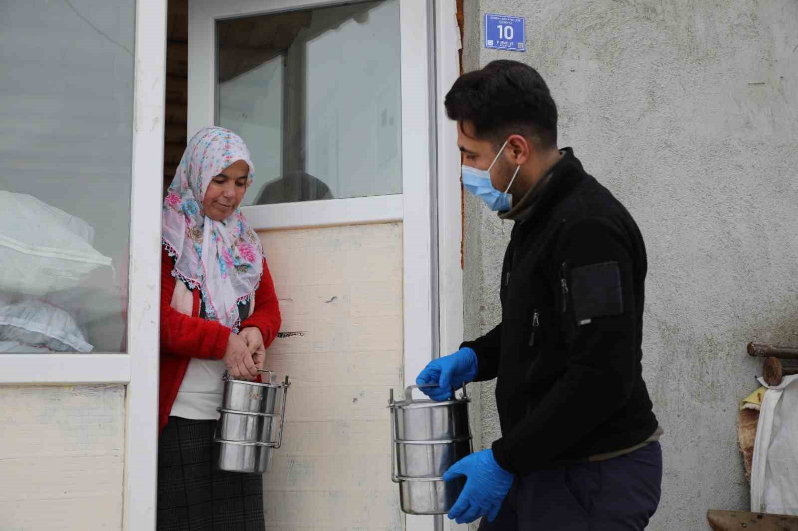 Muradiye SYDV’den sıcak yemek hizmeti