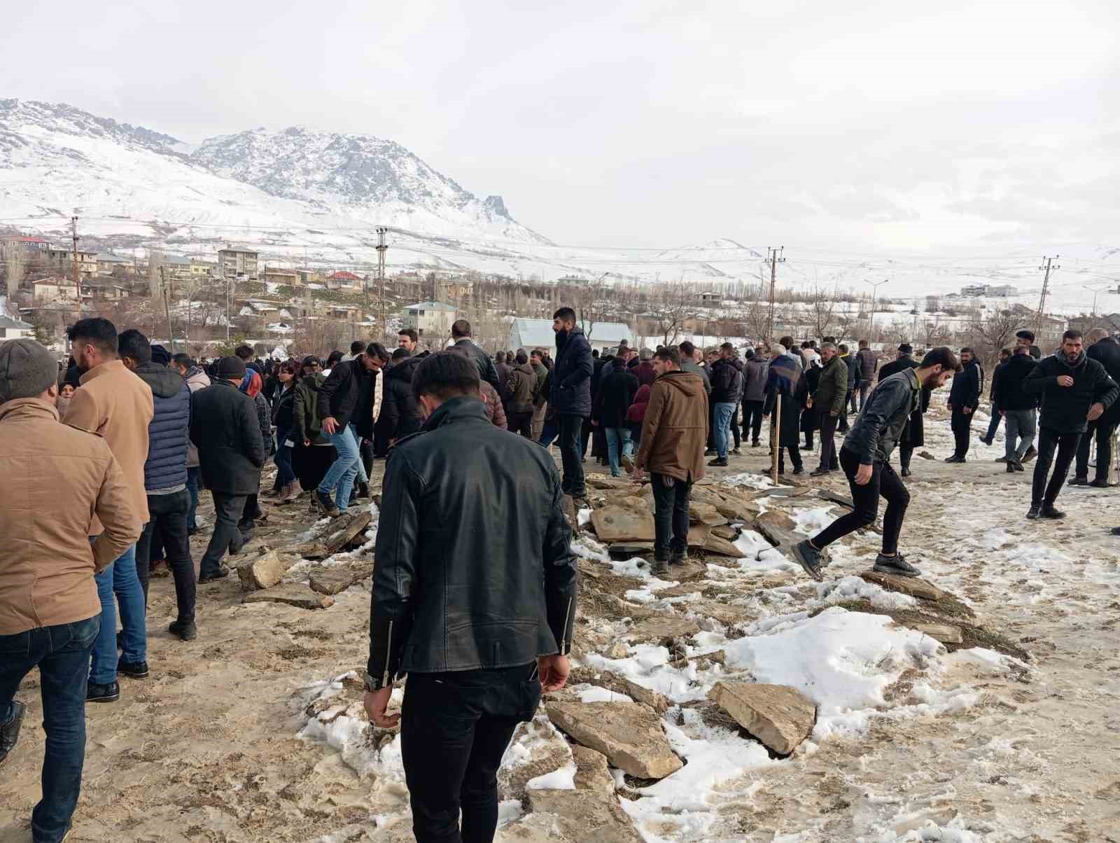 Kule vincin devrilmesi sonucu hayatını kaybeden genç defnedildi