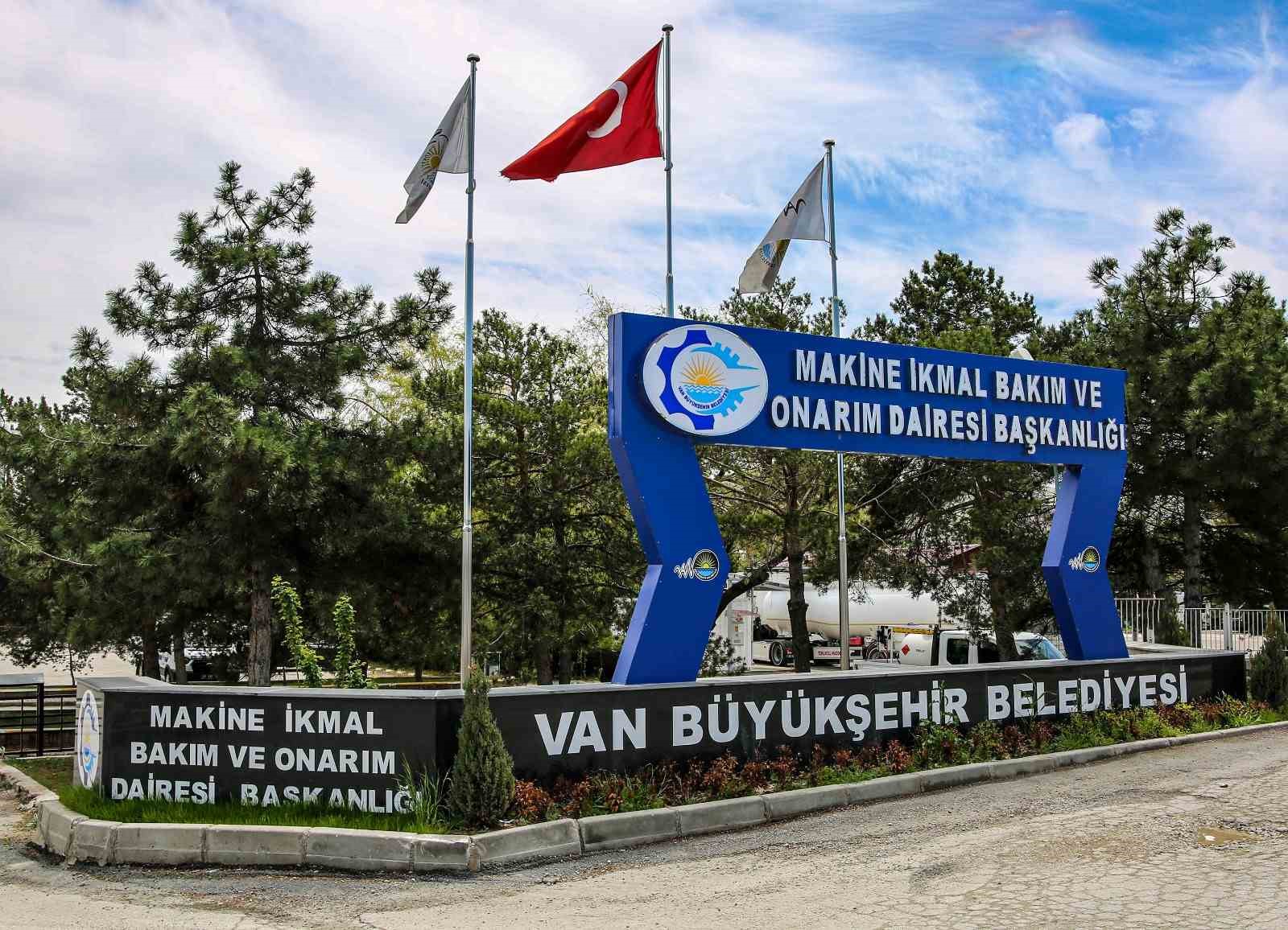 Van Büyükşehir Belediyesi idari gücüyle 13 bin 303 bakım onarım çalışması yaptı