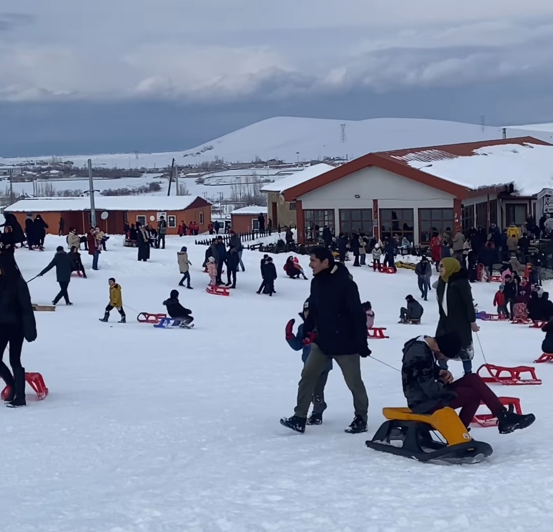 Kayak severler Abalı Kayak Merkezi’nde buluştu