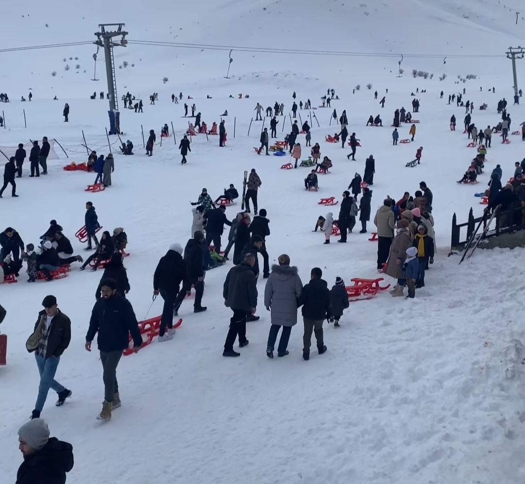 Kayak severler Abalı Kayak Merkezi’nde buluştu