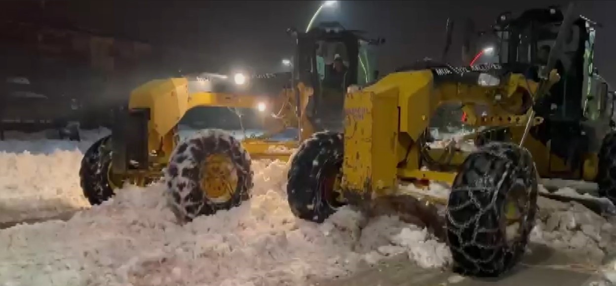 Muradiye’de kar temizleme çalışması