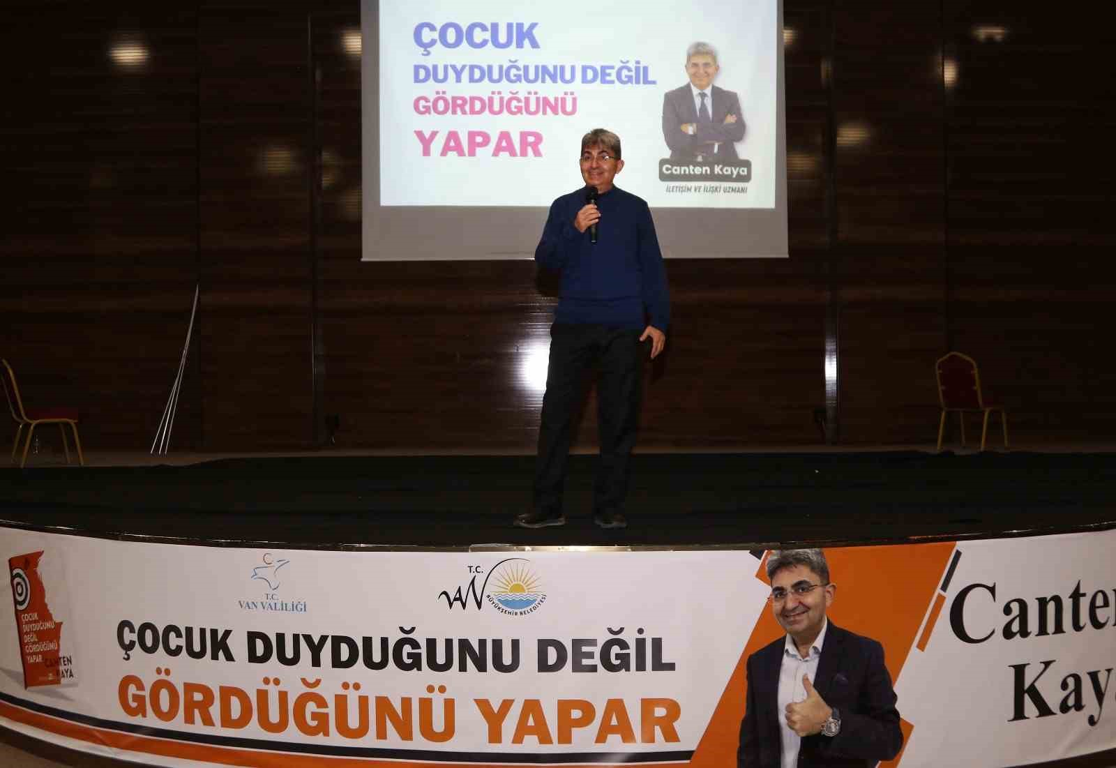 Yazar Canten Kaya Van’da söyleşi gerçekleştirdi