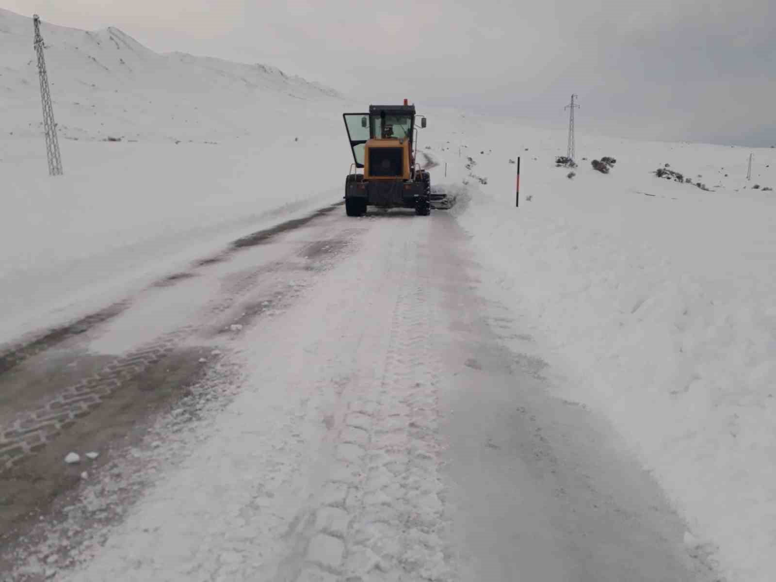 Muradiye’de yol açma çalışması