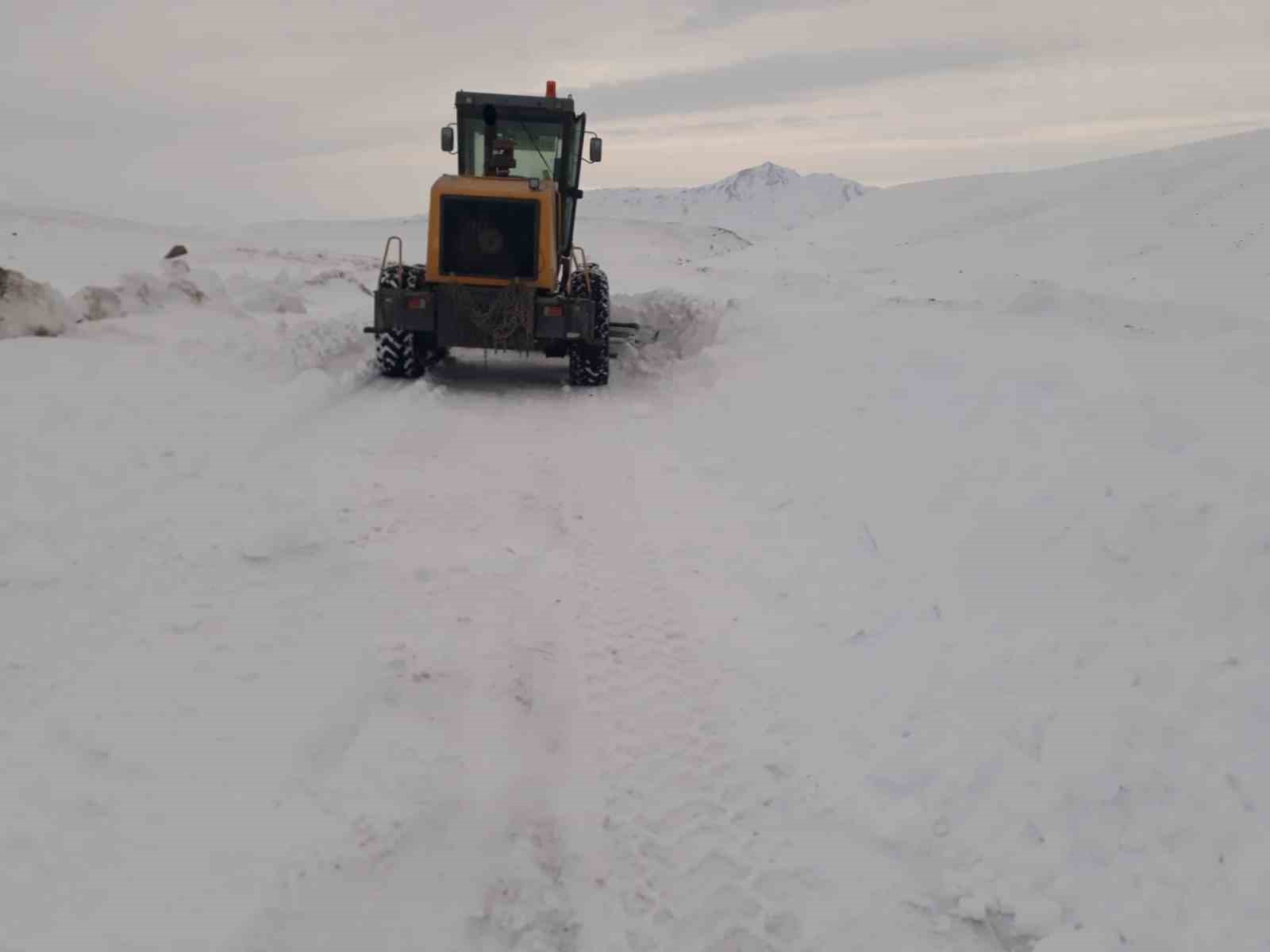 Muradiye’de yol açma çalışması