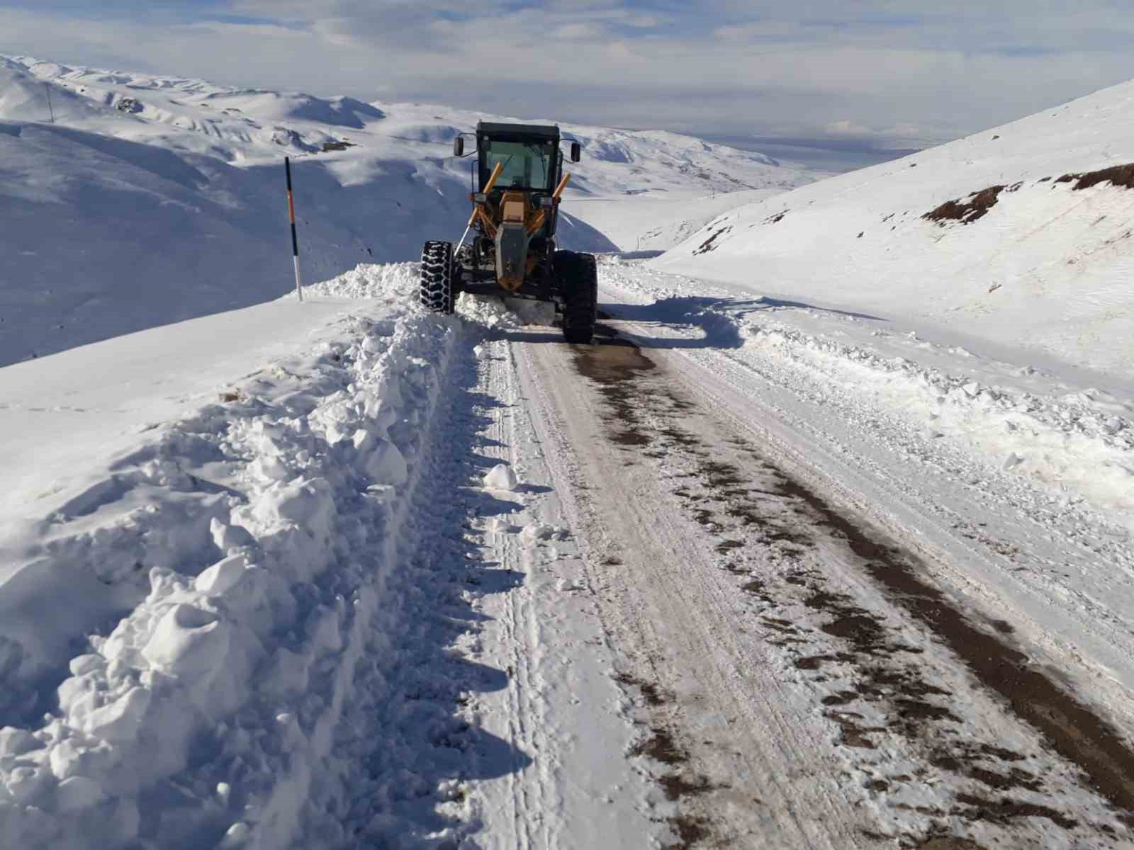 Muradiye’de yol açma çalışması