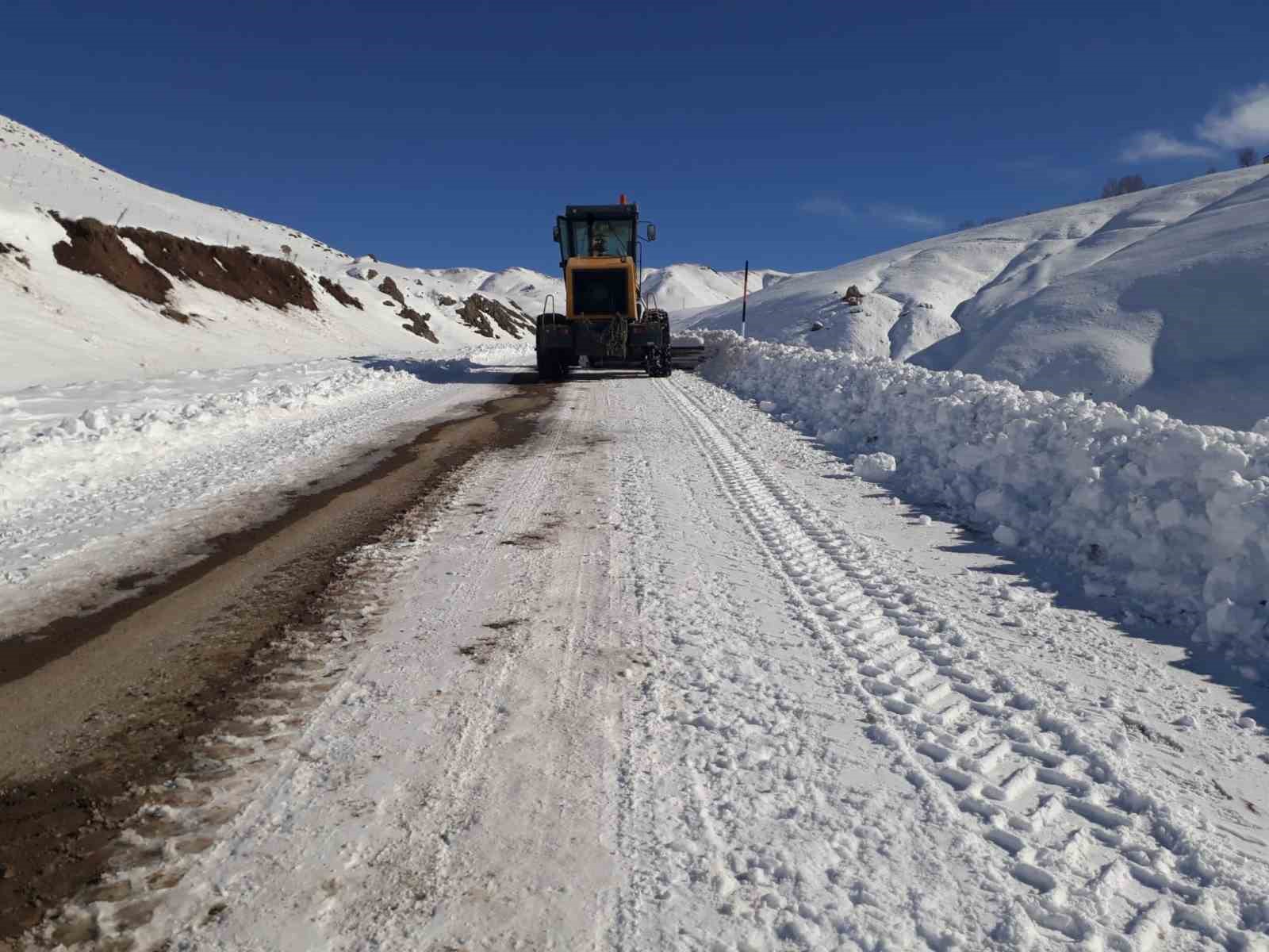 Muradiye’de yol açma çalışması