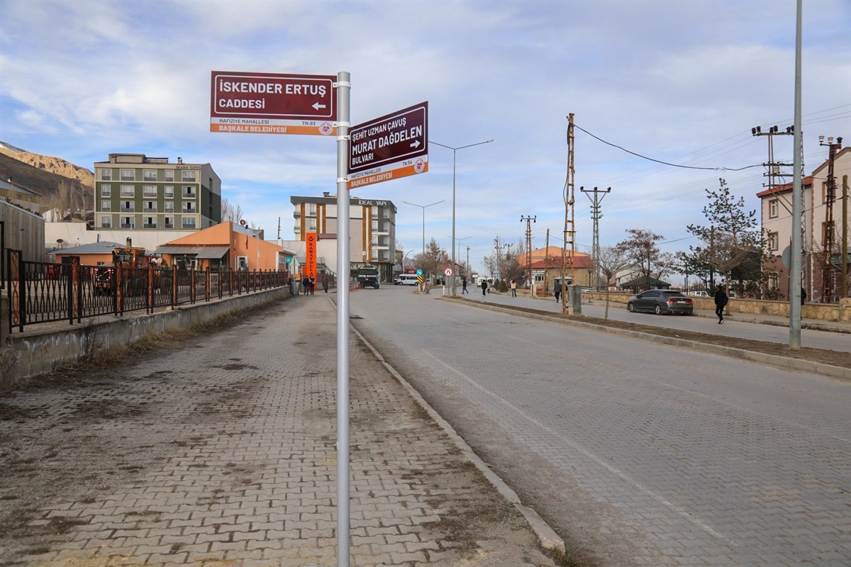 Başkale’deki sokak ve cadde tabelaları yenilendi