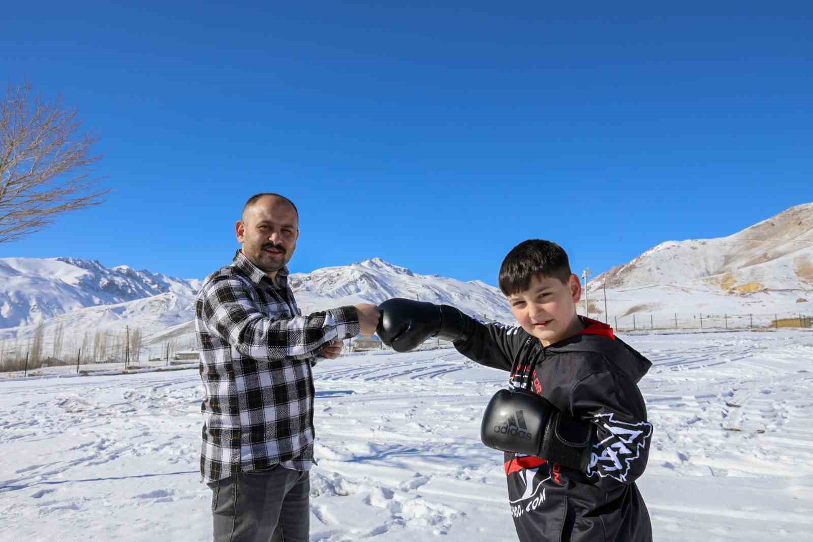 Muhammed Ali’yi örnek alıp gözünü dünya şampiyonluğuna dikti