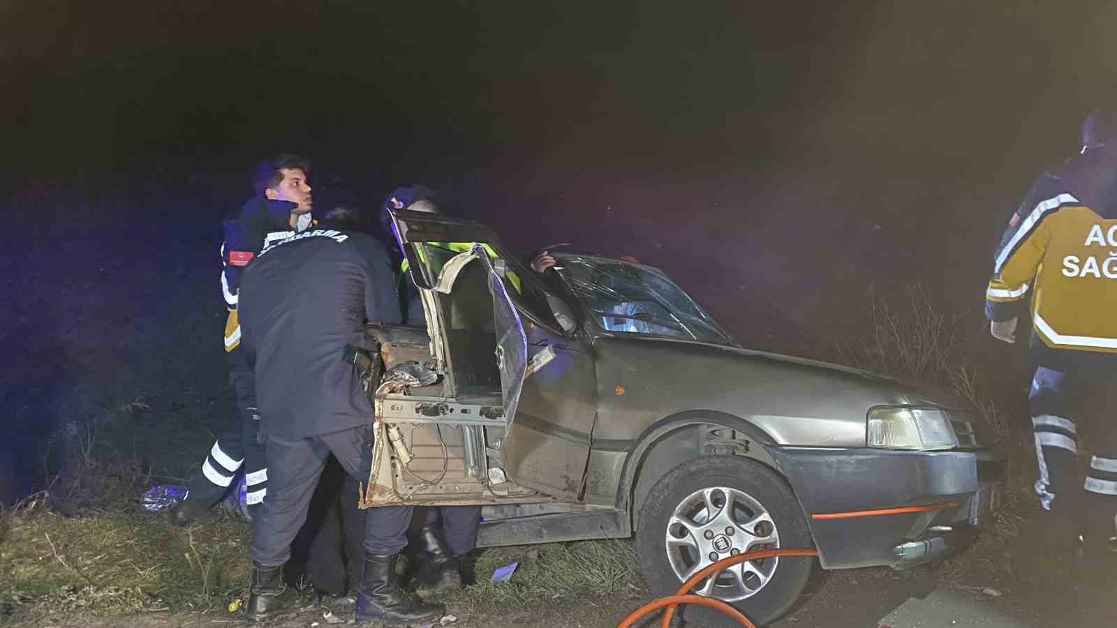 Otomobil ile işçi servisi çarpıştı: 7 yaralı