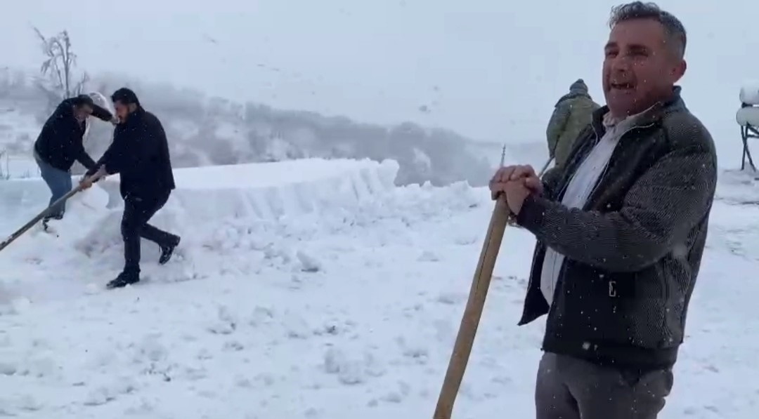 Bahçesaray’da kar mesaisi devam ediyor