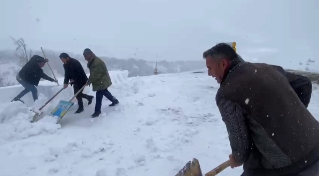 Bahçesaray’da kar mesaisi devam ediyor