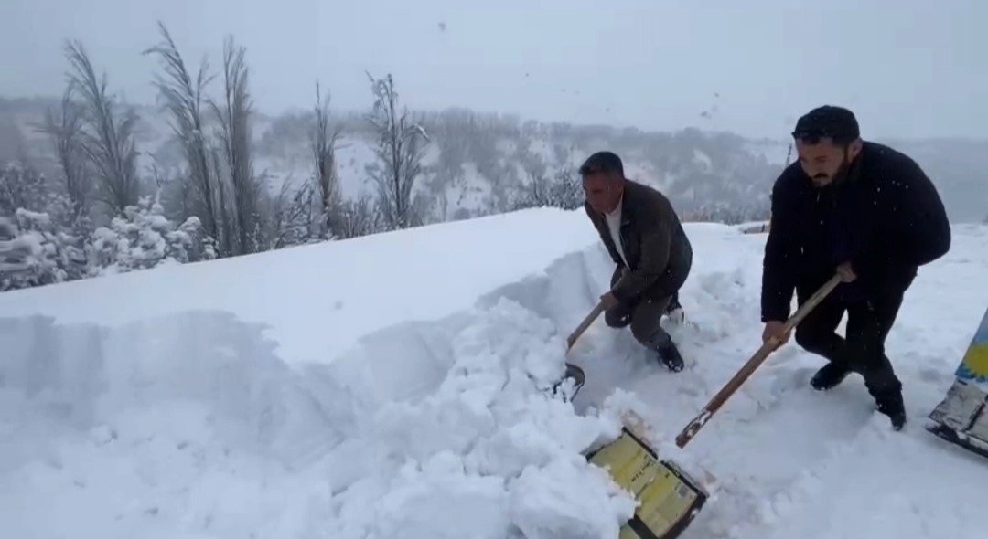 Bahçesaray’da kar mesaisi devam ediyor