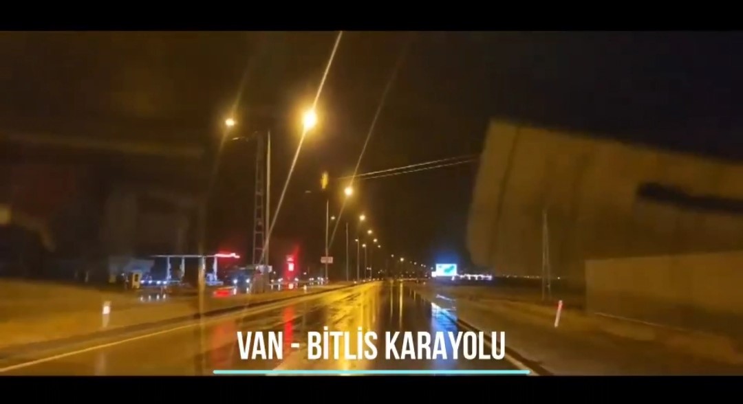 Van polisinden sürücülere, yol durumu hakkında videolu bilgilendirme