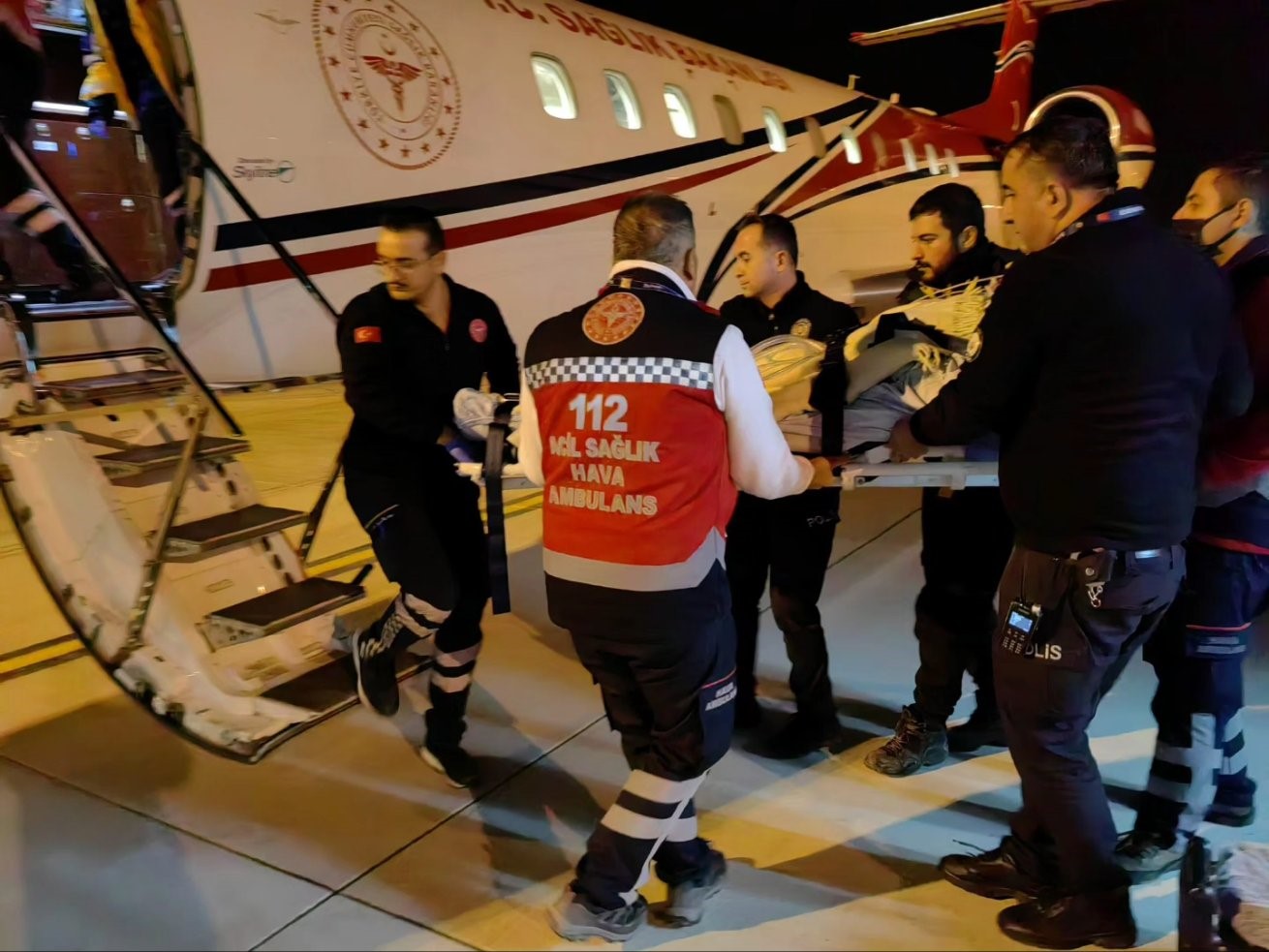 20 yaşındaki genç ambulans uçakla Ankara’ya sevk edildi