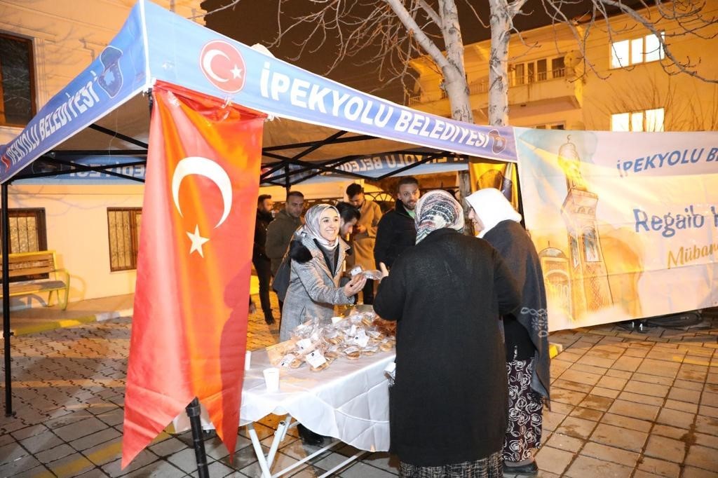 İpekyolu’nda kandil geleneği devam ediyor