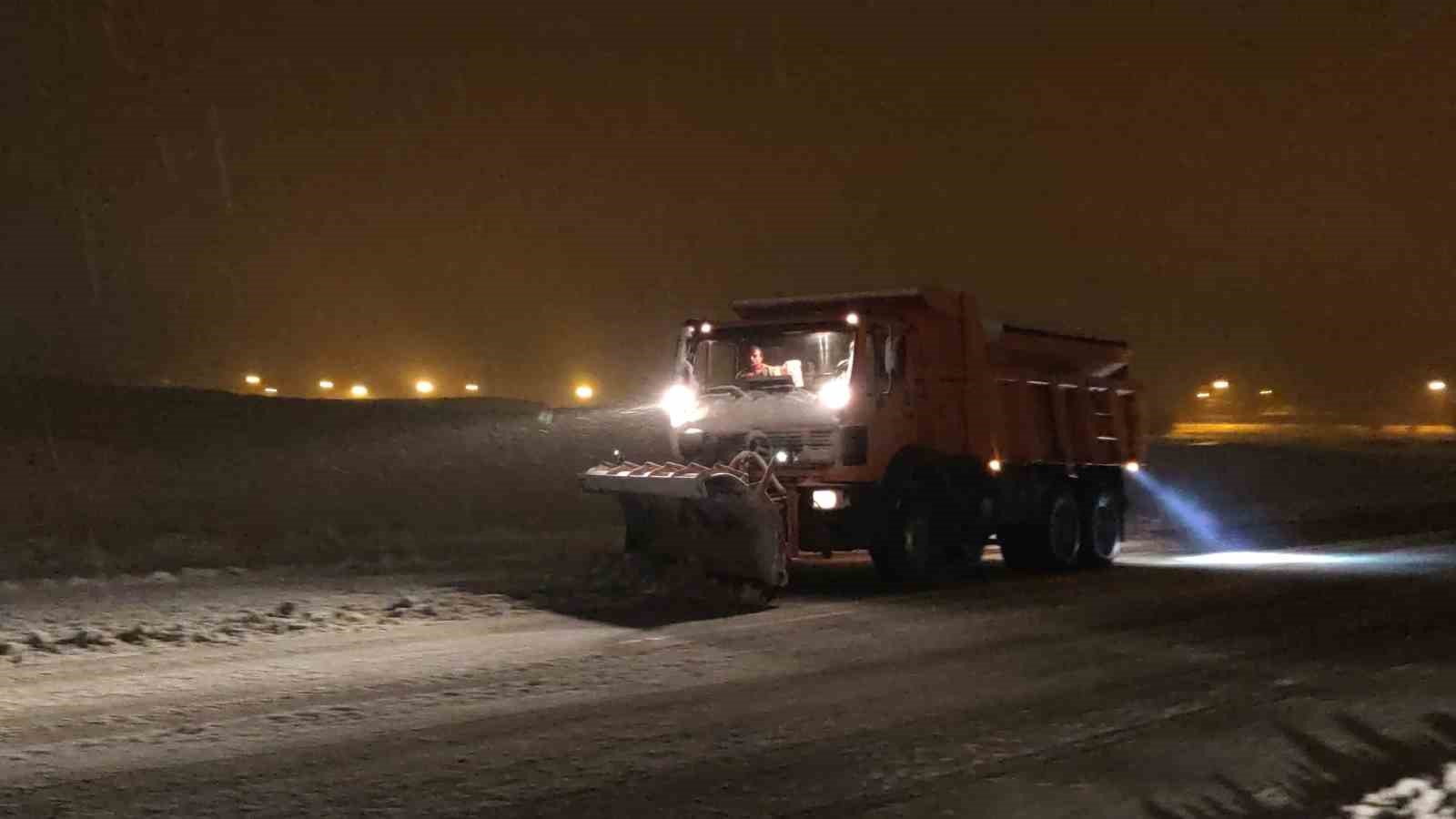 Van’da 53 yerleşim yerinin yolu ulaşıma kapandı