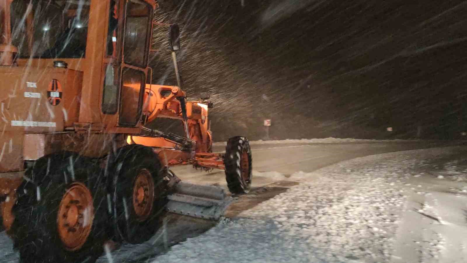 Van’da 53 yerleşim yerinin yolu ulaşıma kapandı