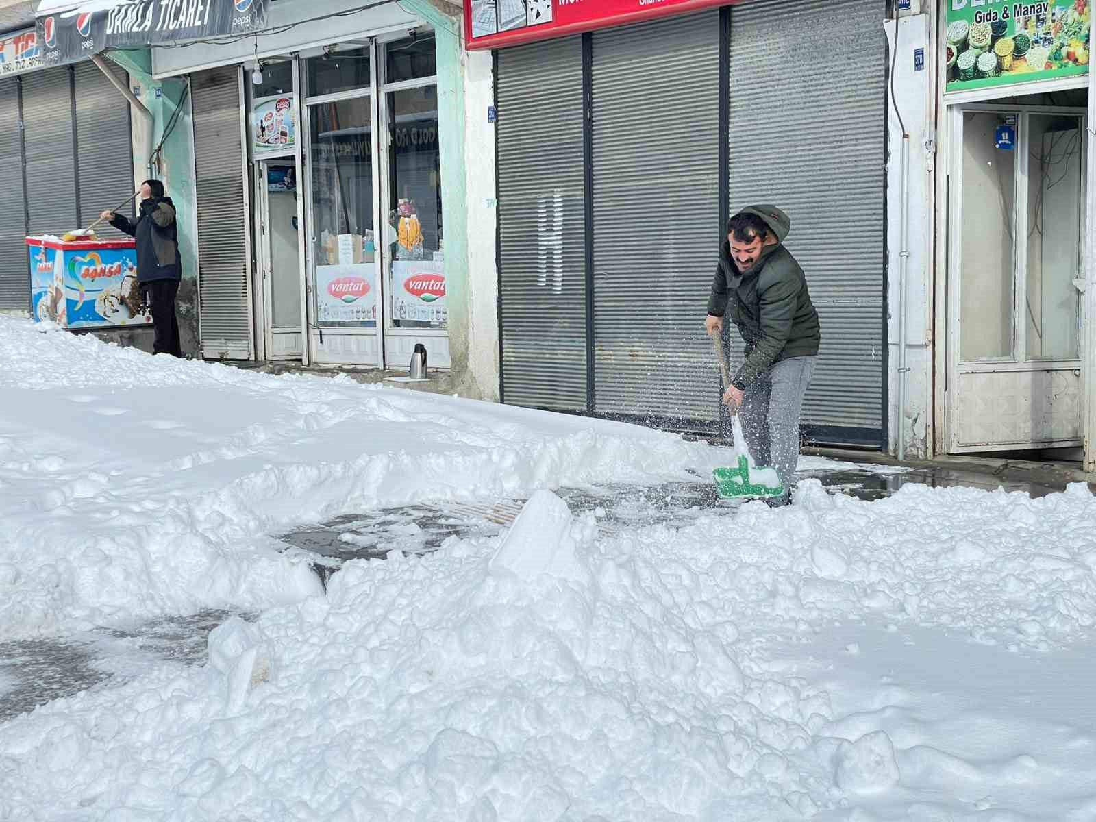 Başkale kara teslim oldu