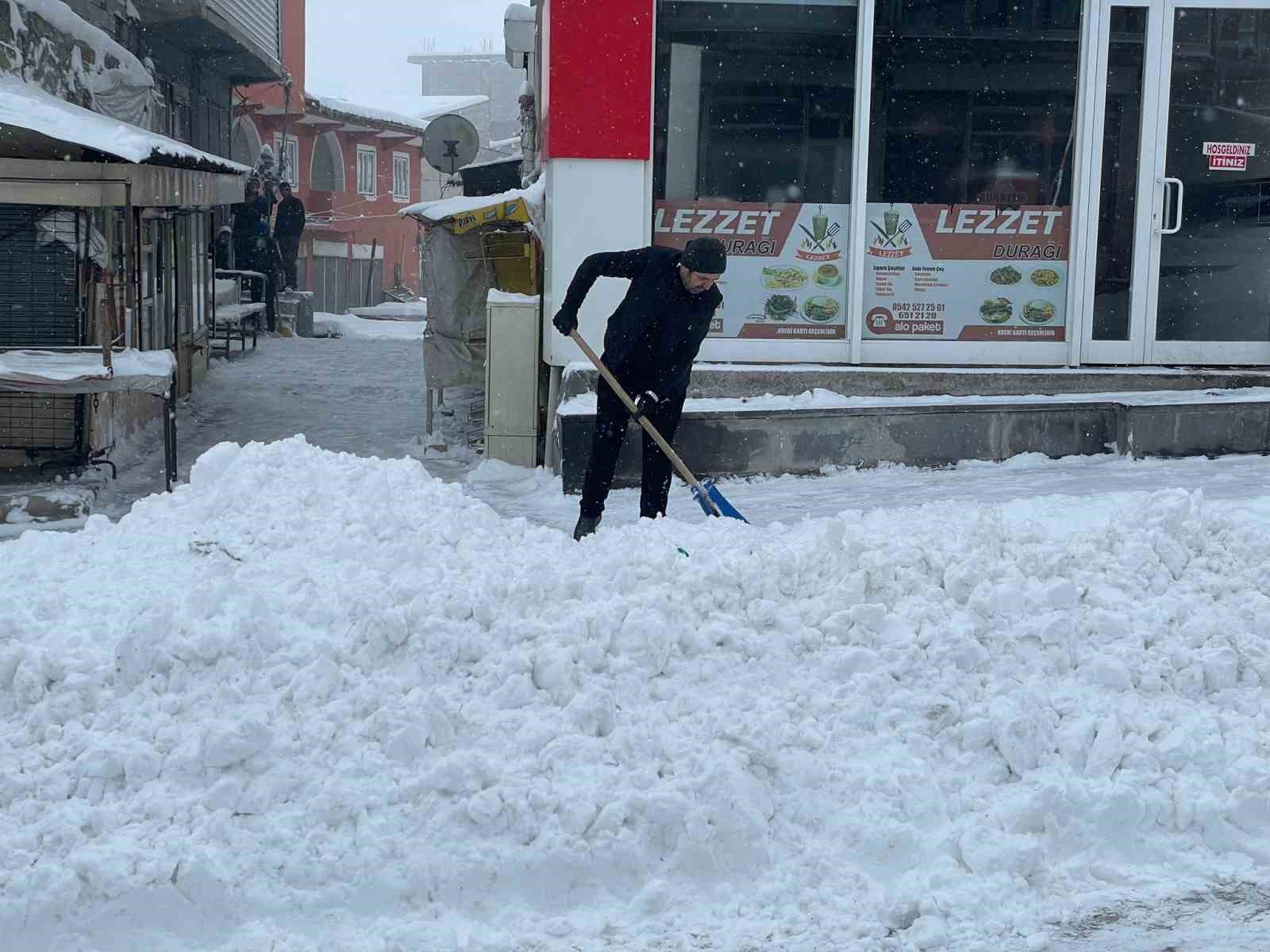 Başkale kara teslim oldu