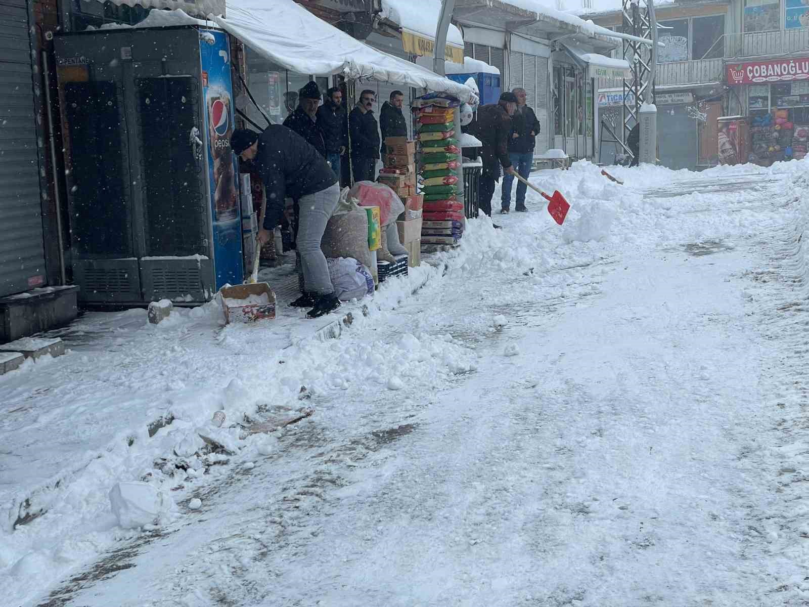 Başkale kara teslim oldu