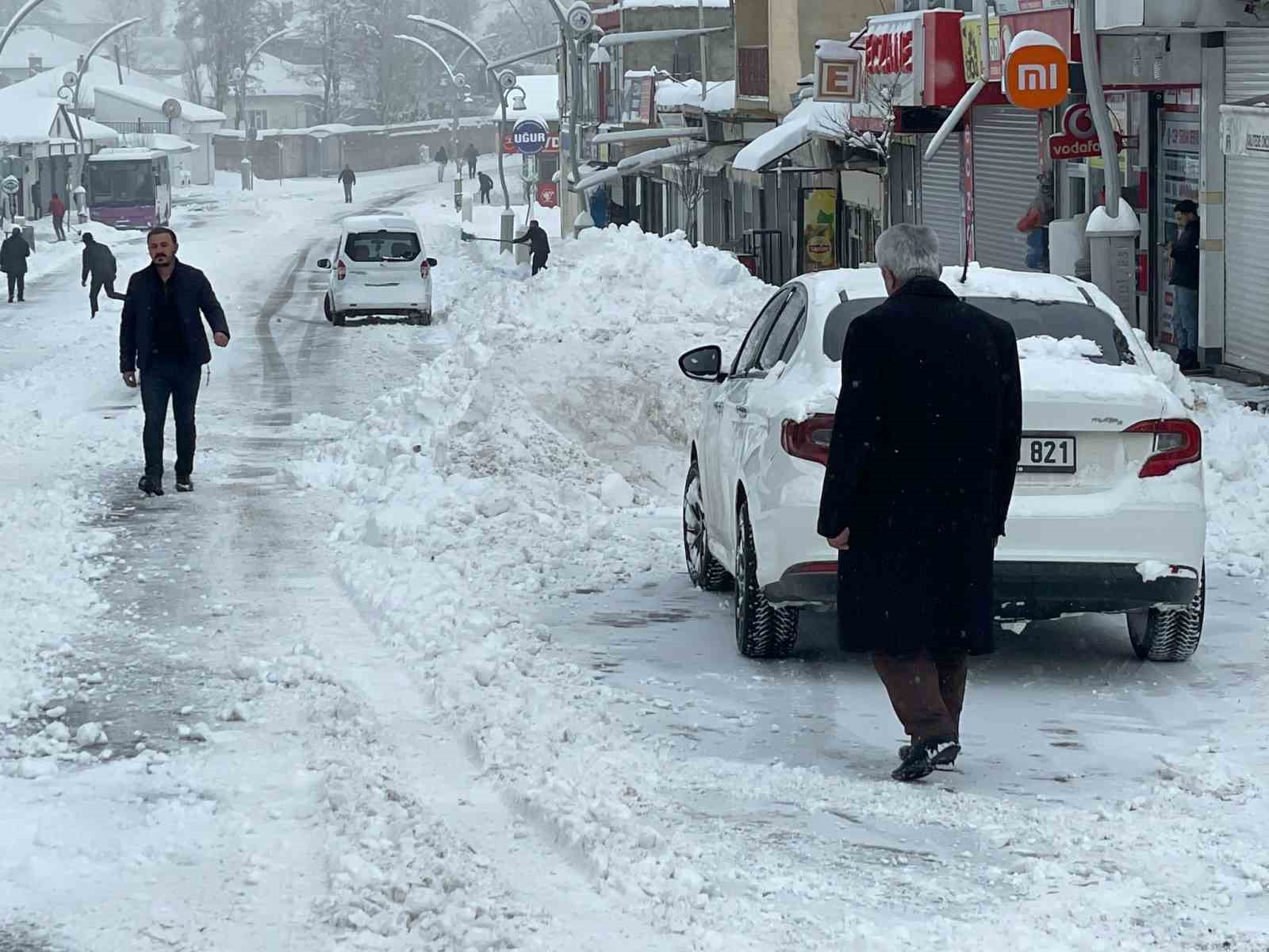 Başkale kara teslim oldu