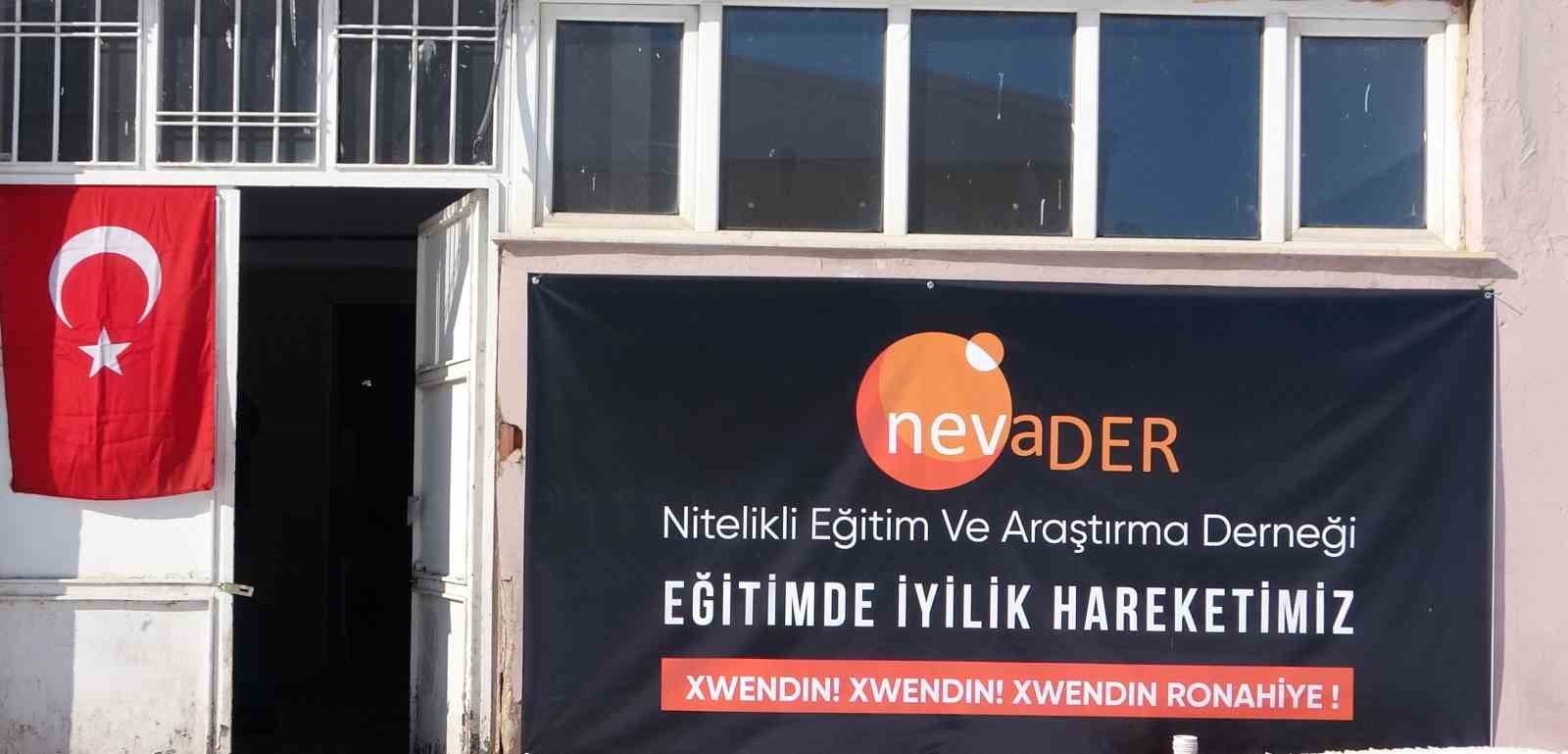 NEVADER’den üniversiteye hazırlanan öğrencilere kaynak kitabı desteği