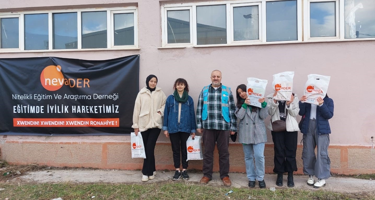 NEVADER’den üniversiteye hazırlanan öğrencilere kaynak kitabı desteği