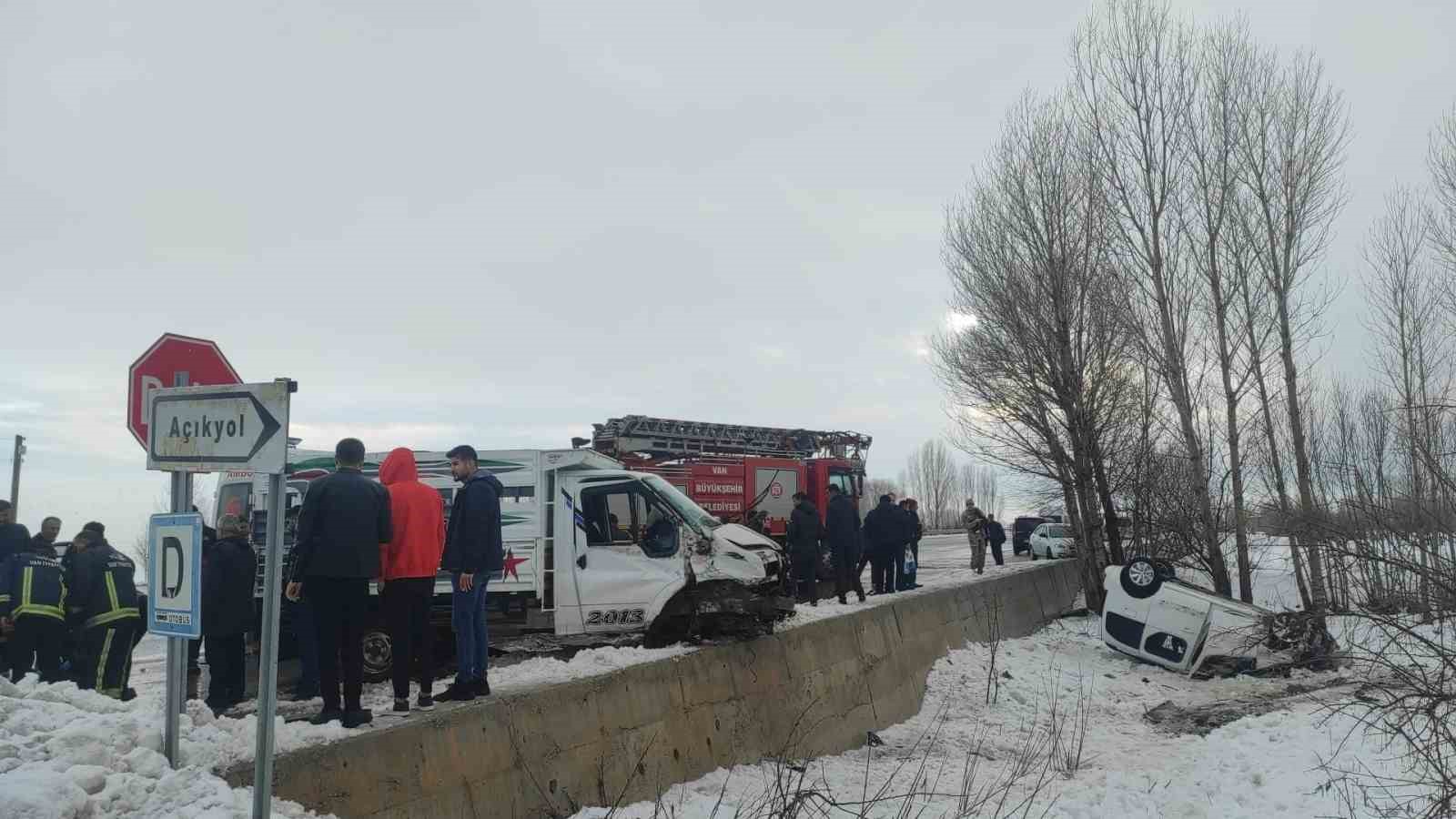 Van’da iki kamyonet çarpıştı: 7 yaralı