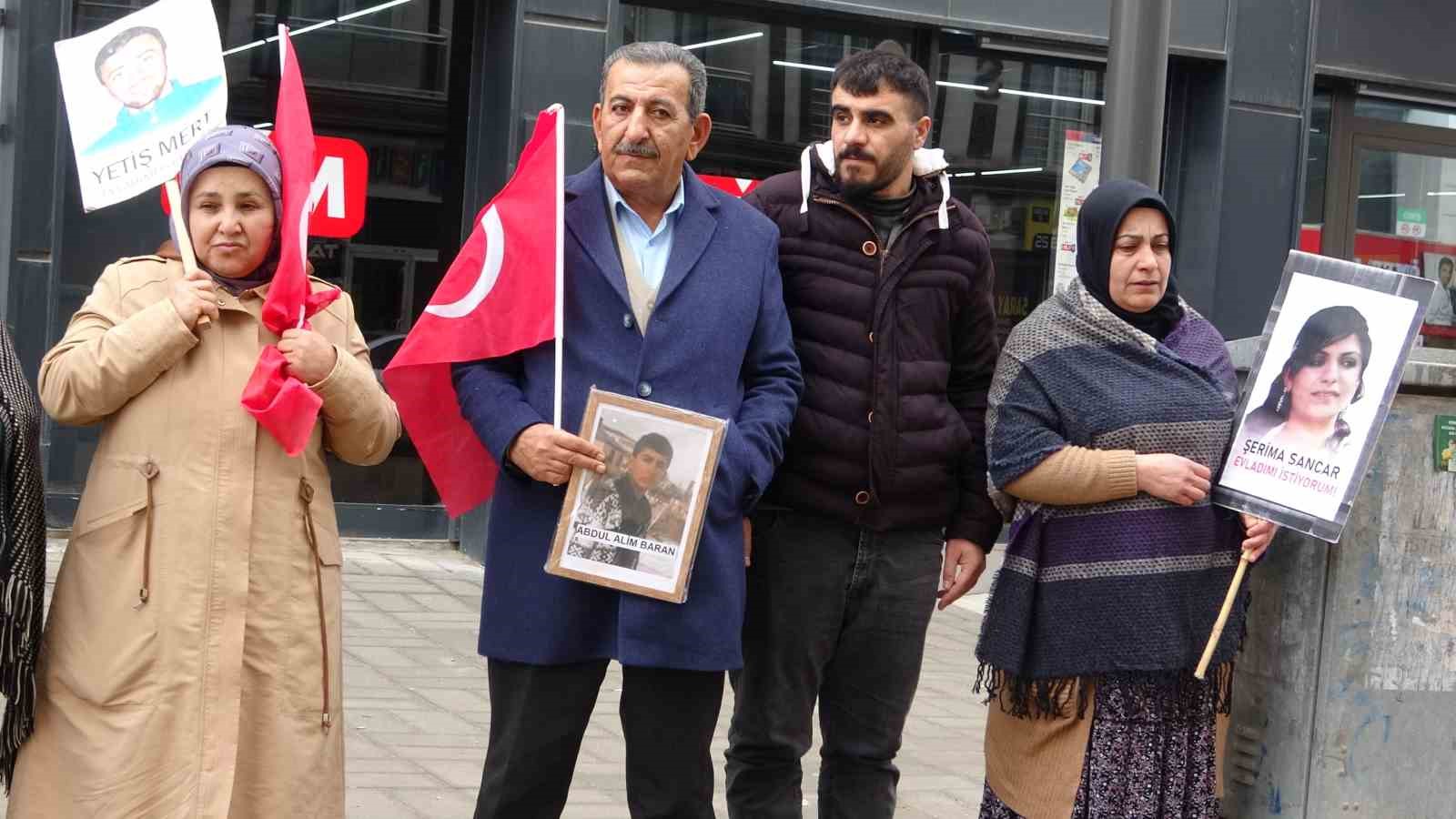 Evlat nöbetindeki anne: “Çocuklarımızı kaybettiğimiz HDP kapısında istiyoruz”