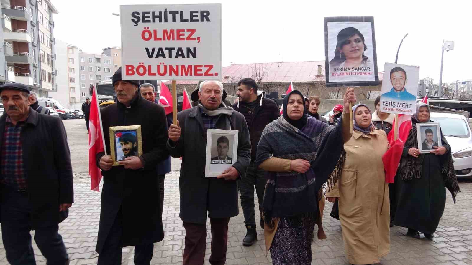 Evlat nöbetindeki anne: “Çocuklarımızı kaybettiğimiz HDP kapısında istiyoruz”