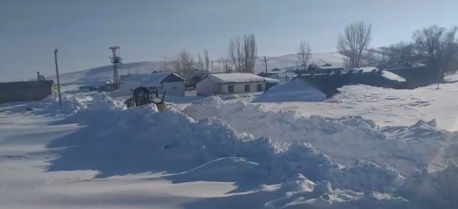 Muradiye’de kapanan yollar ulaşıma açıldı