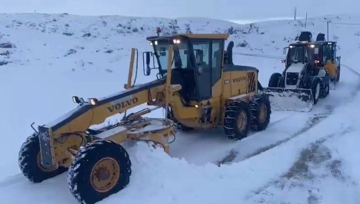 Saray’da karla mücadele çalışmaları devam ediyor