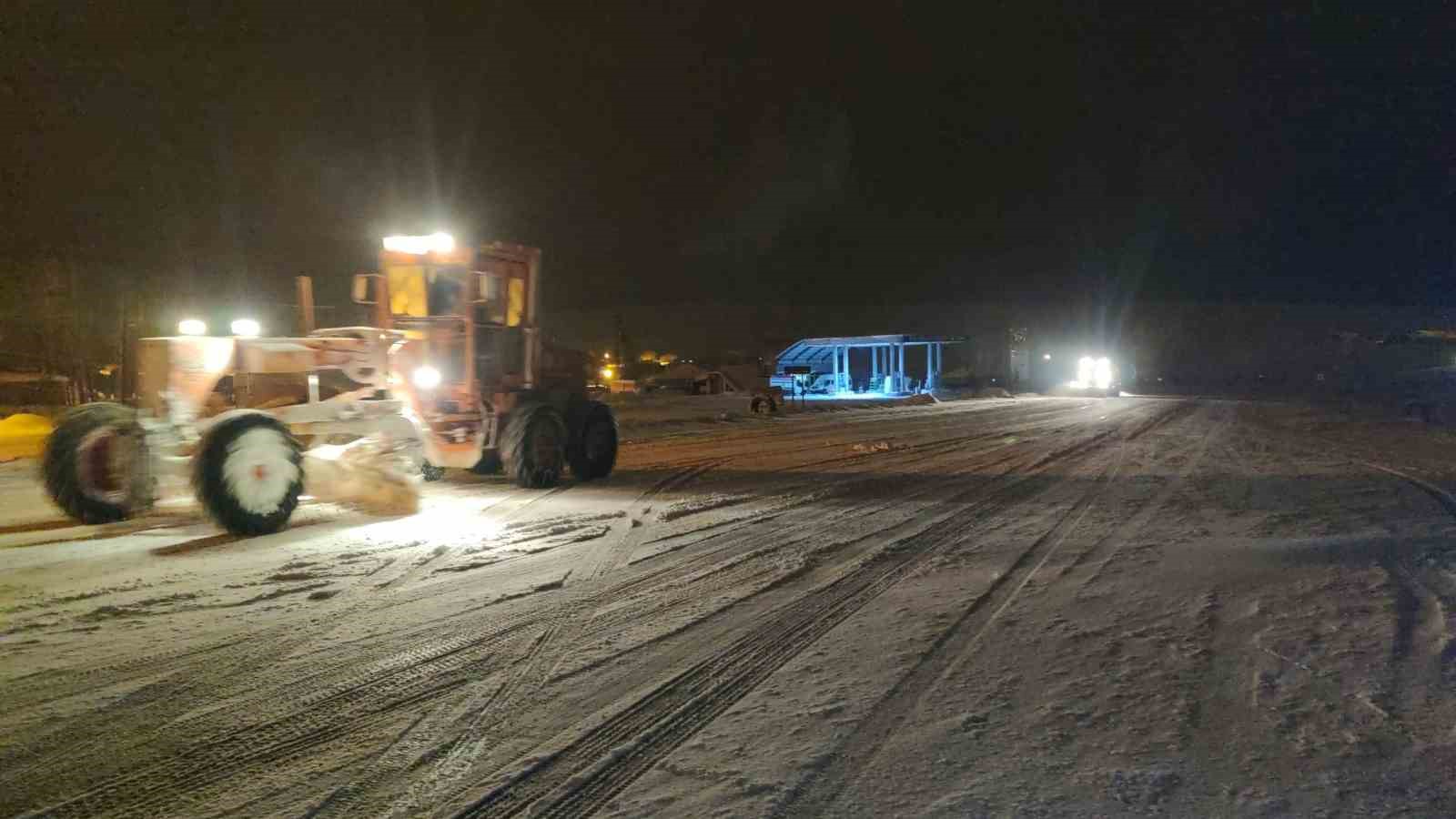 Van’da 264 yerleşim yerinin yolu ulaşıma kapandı