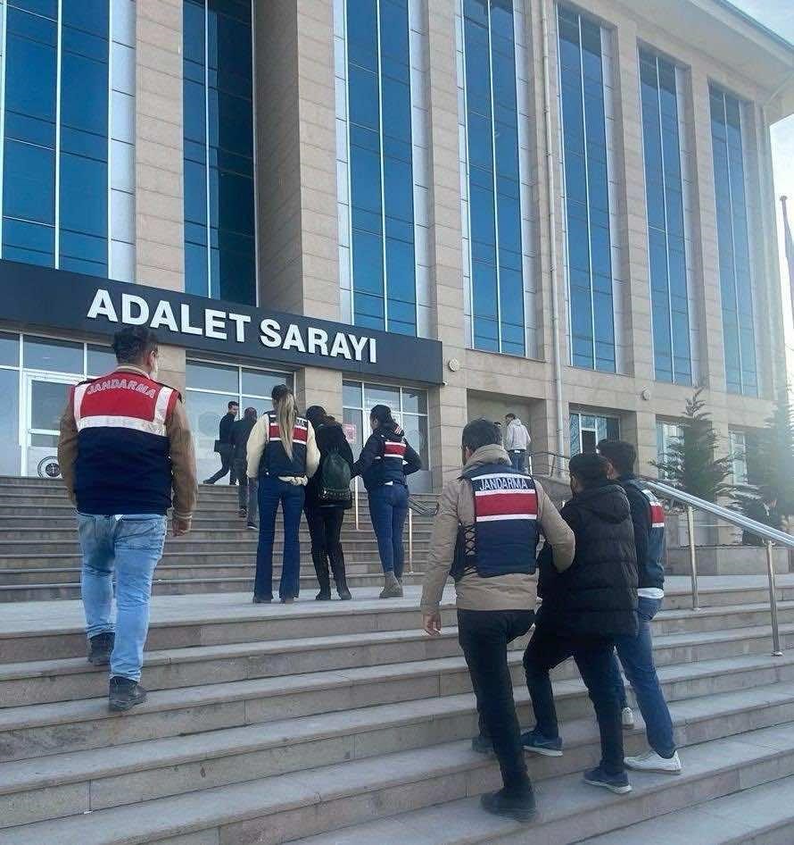 Van’da gümrük kaçağı malzemeler ele geçirildi