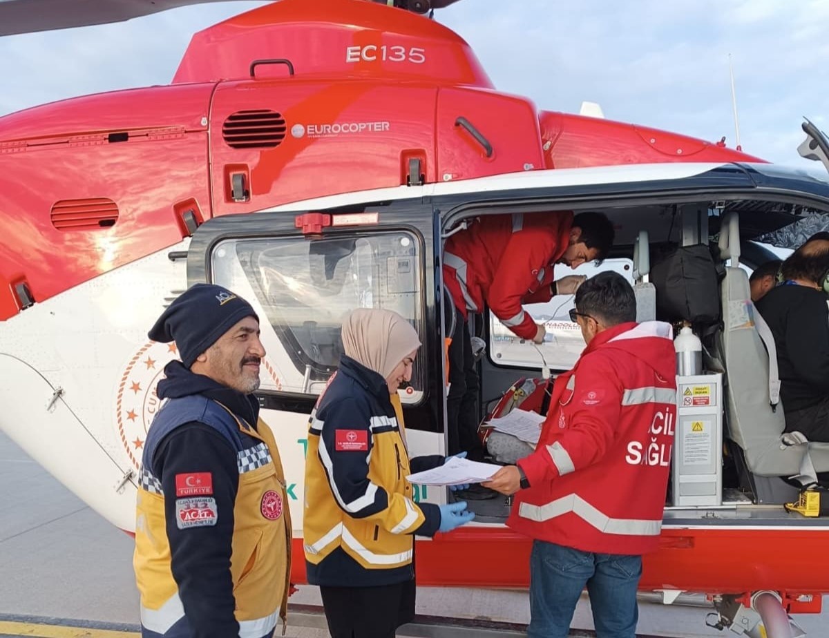 Van’da ambulans helikopter 58 yaşındaki hasta için havalandı