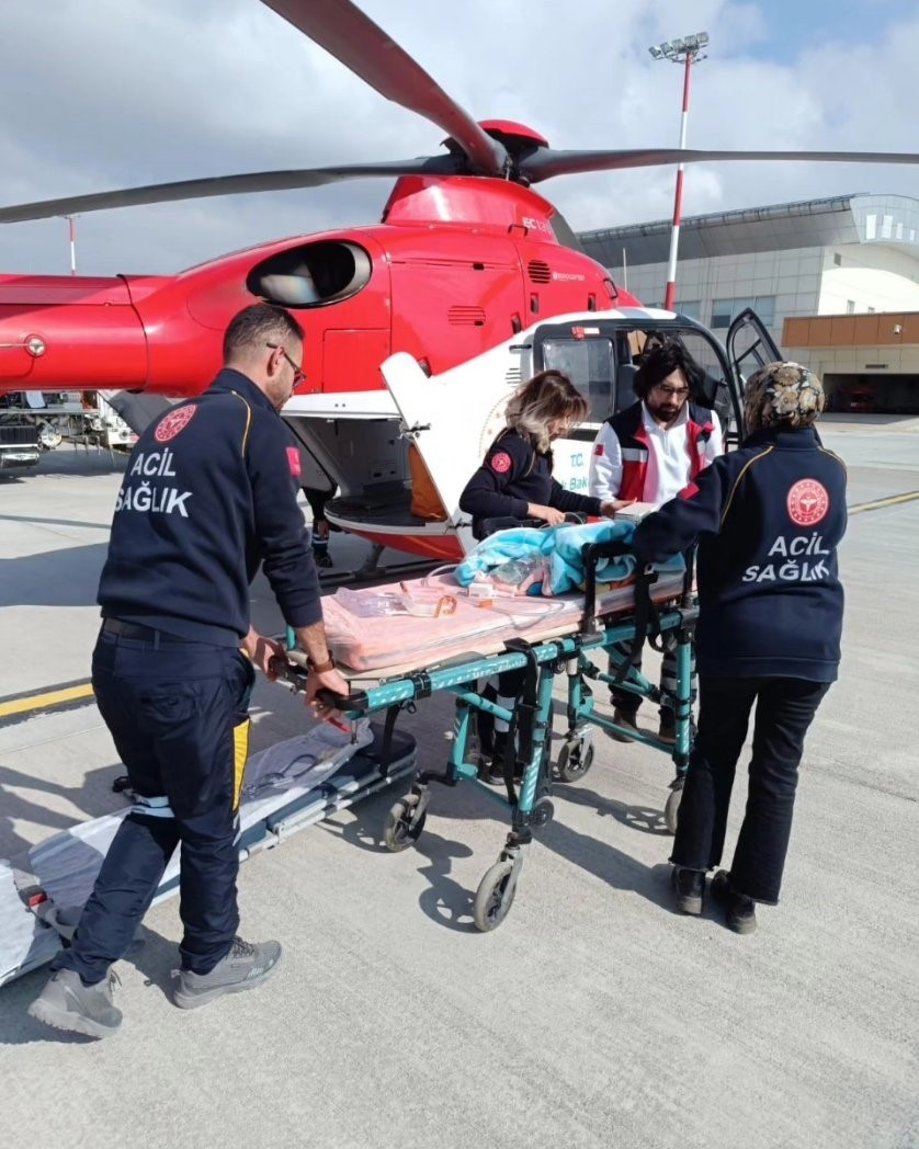 Şırnak ve Bahçesaray’da ambulans helikopter bebek hastalar için havalandı