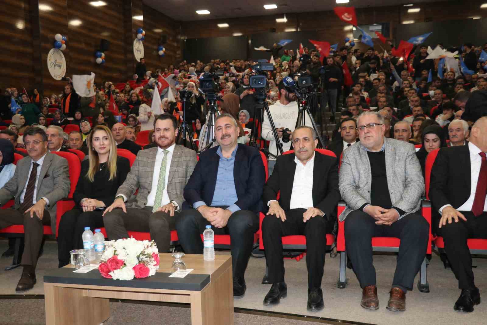 AK Parti Van Büyükşehir Belediye Başkan Adayı Abdulahat Arvas projelerini sıraladı