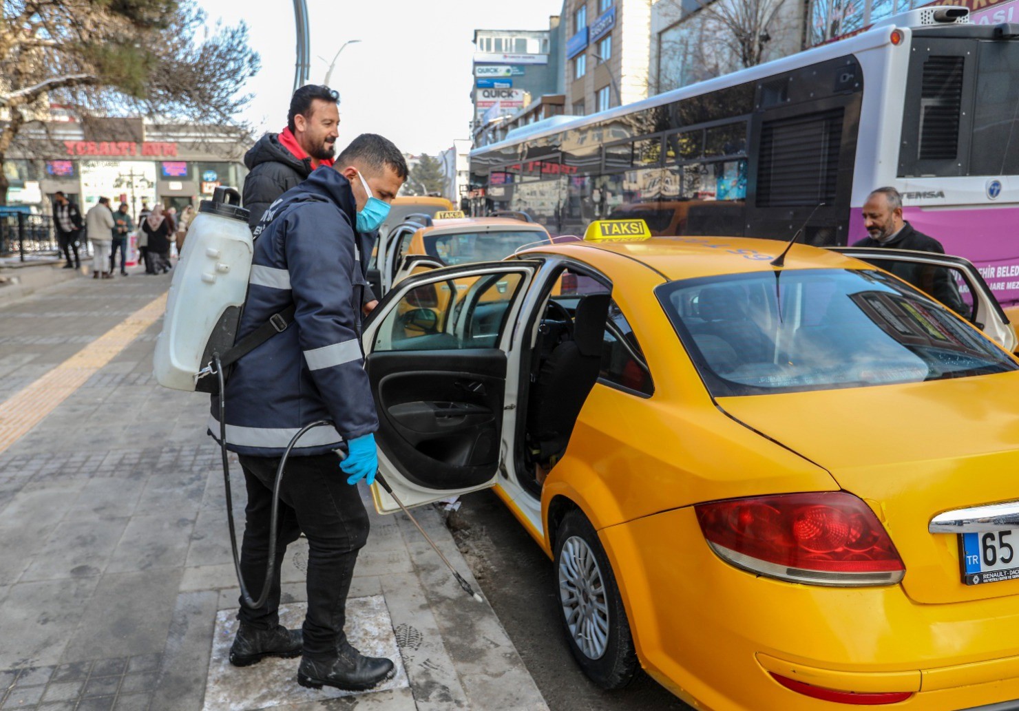 Van’daki toplu taşıma araçları dezenfekte edildi