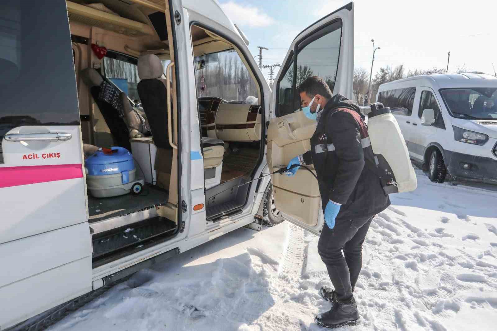 Van’daki toplu taşıma araçları dezenfekte edildi