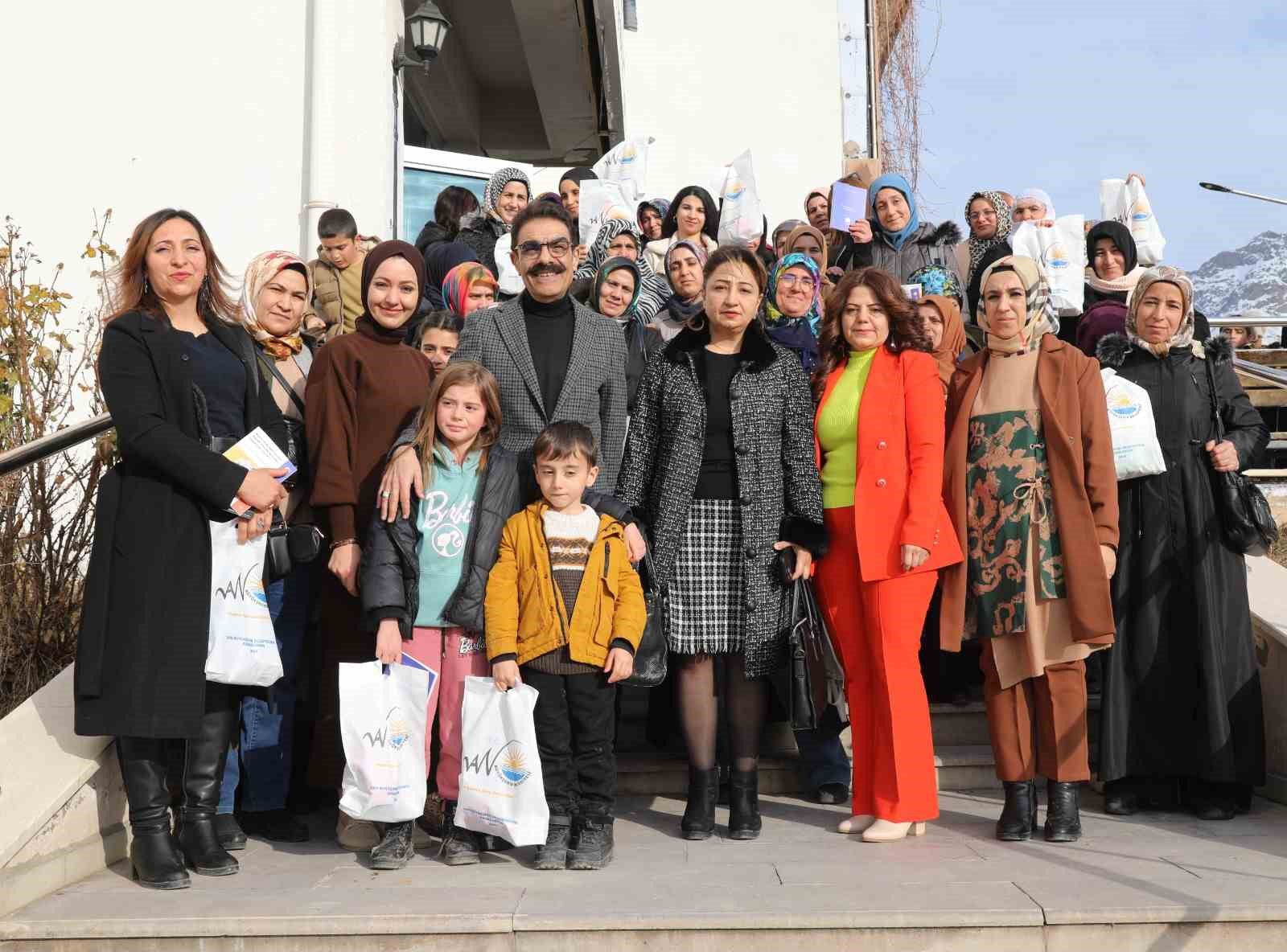 Van’da ’Aile İçi İletişimde Kadının Rolü’ söyleşisi düzenledi