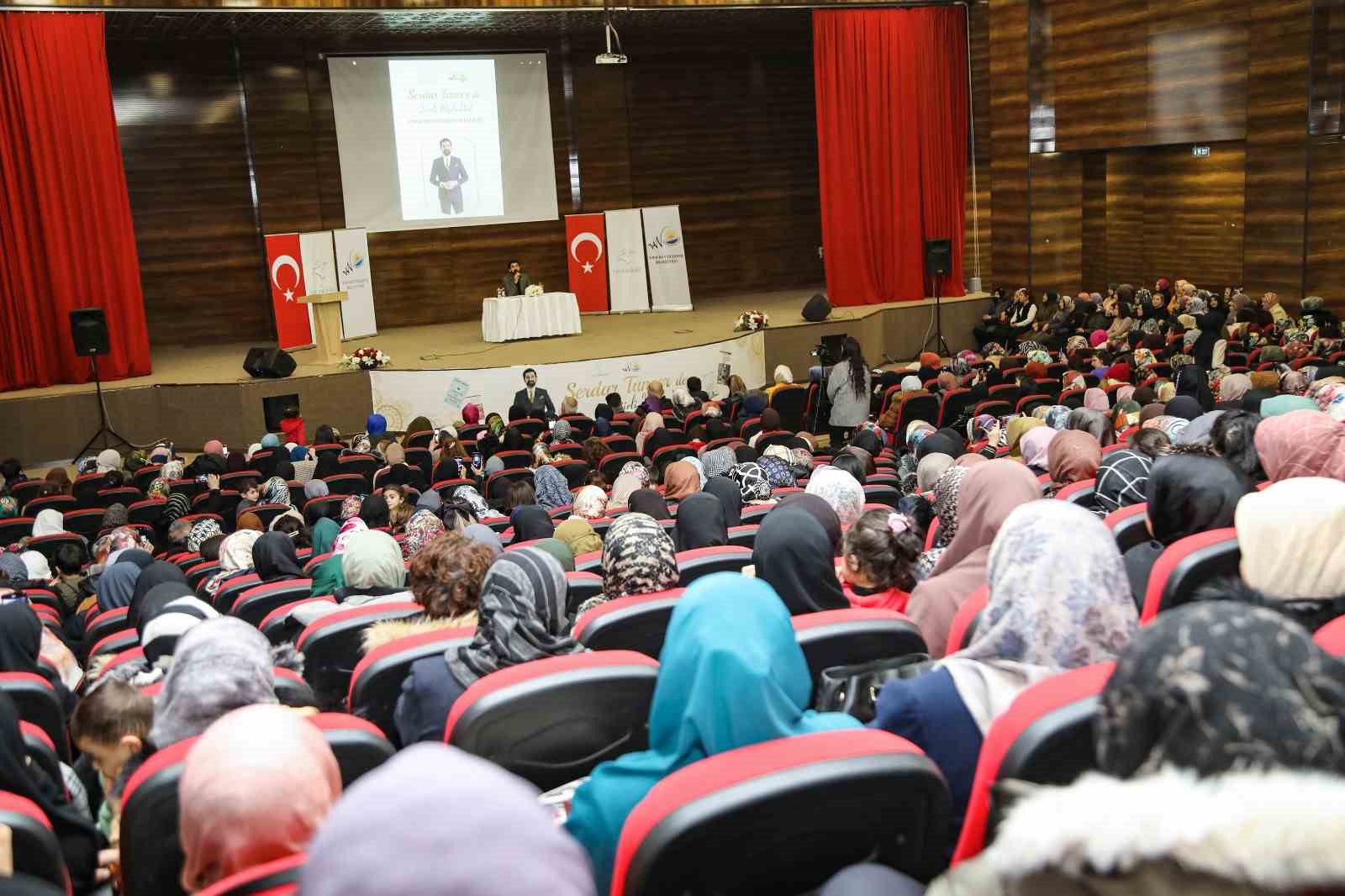 Şair ve yazar Serdar Tuncer Van’da söyleşi düzenledi