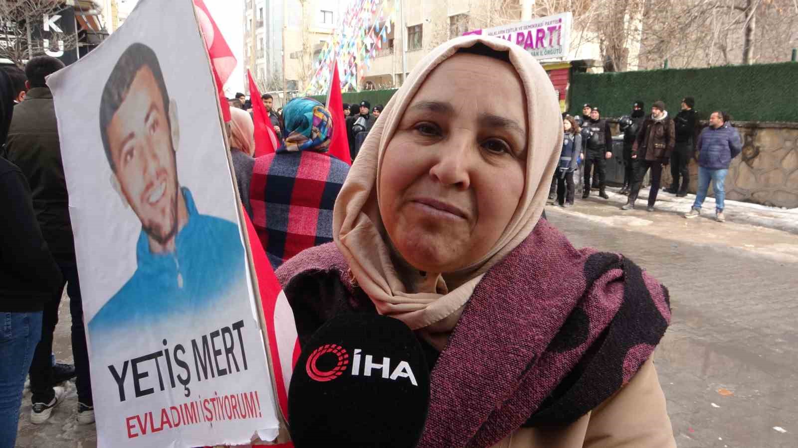 Evlat nöbetindeki anne Saliha Mert: “DEM Parti’ye oy verenler hakkımıza giriyorlar”